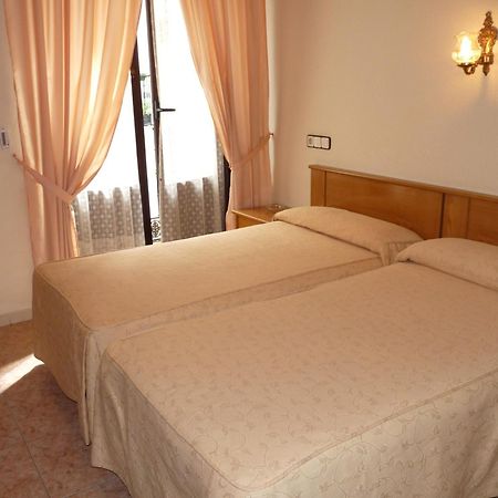 Hostal Fernandez มาดริด ภายนอก รูปภาพ