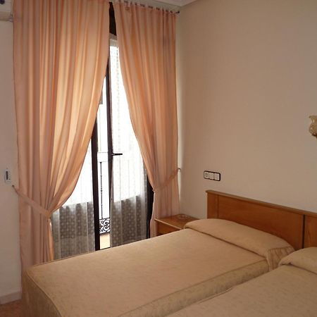 Hostal Fernandez มาดริด ภายนอก รูปภาพ