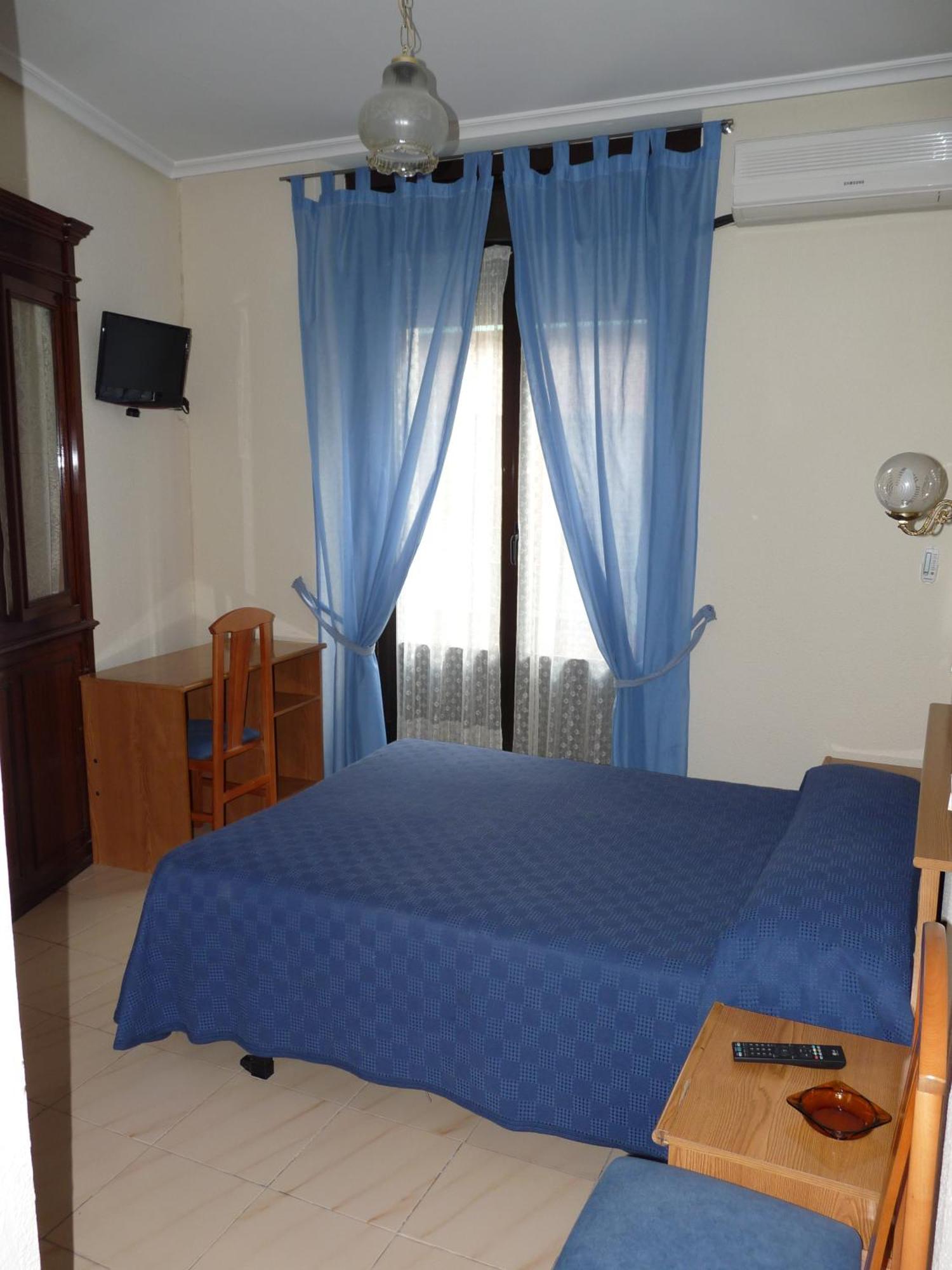 Hostal Fernandez มาดริด ภายนอก รูปภาพ