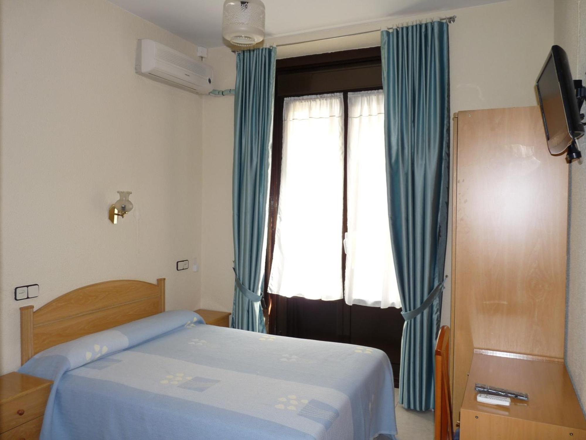 Hostal Fernandez มาดริด ภายนอก รูปภาพ