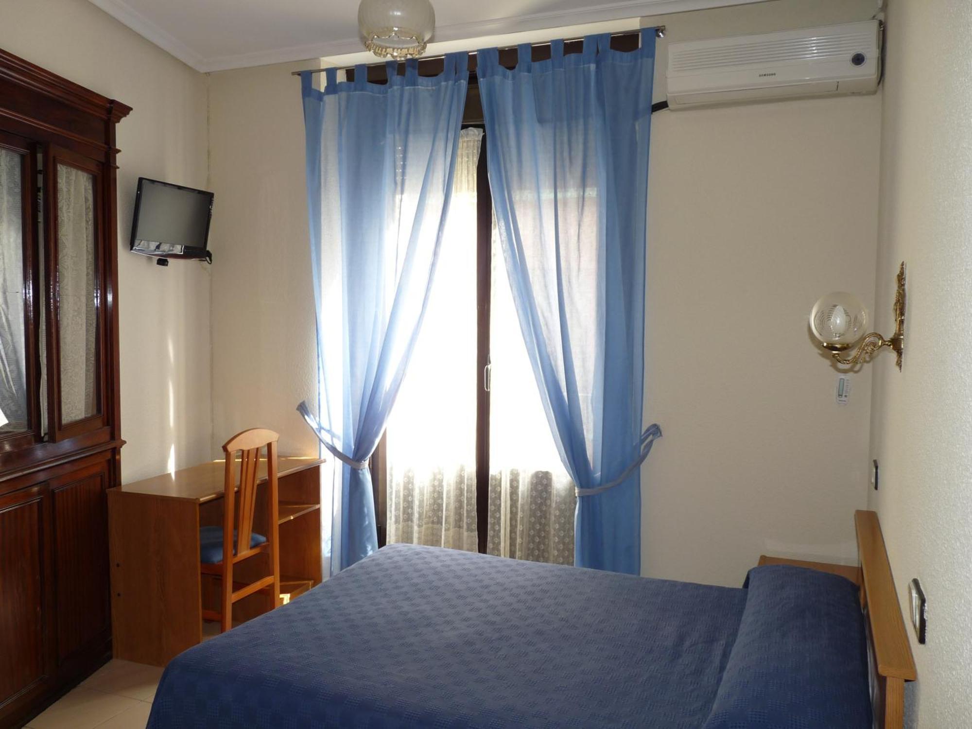 Hostal Fernandez มาดริด ภายนอก รูปภาพ